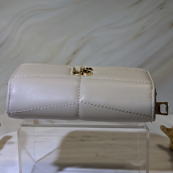 Like New! Steve Madden Bbrett Quilted Wristlet - Picture 12 of 12